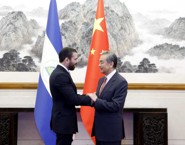 王毅会见尼加拉瓜总统国际合作顾问劳雷亚诺|界面新闻 · 快讯