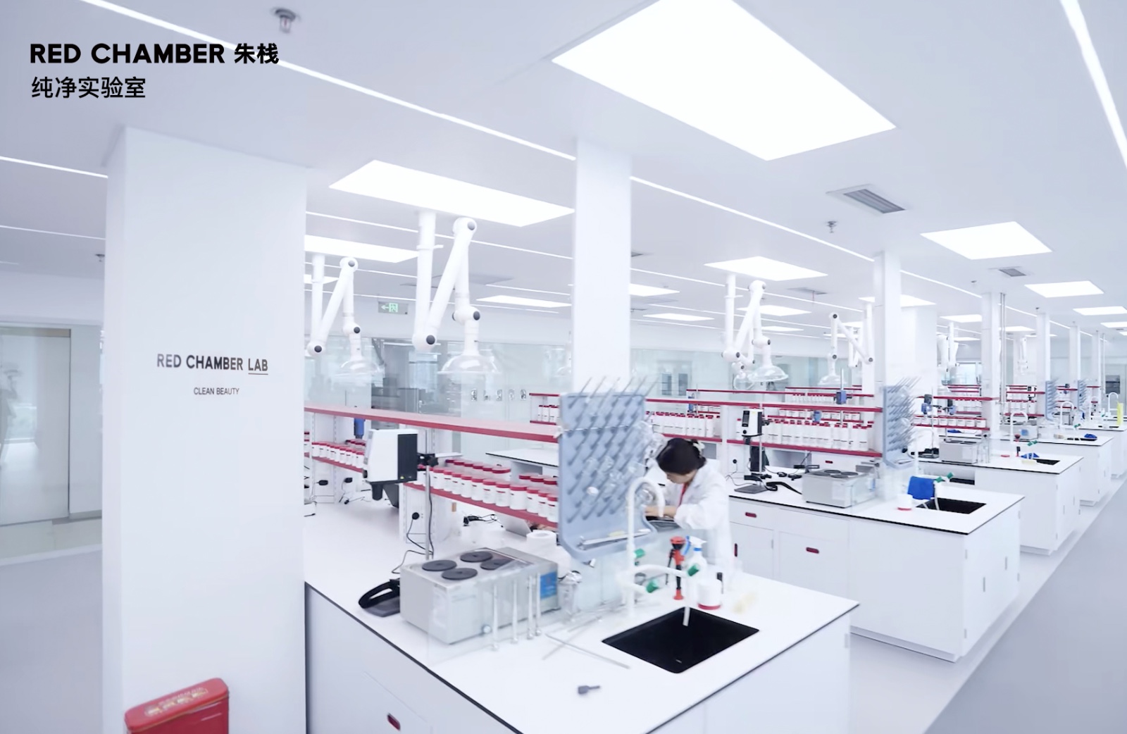 https://img2.jiemian.com/101/original/20250515/import_1747280604671420170014.jpg