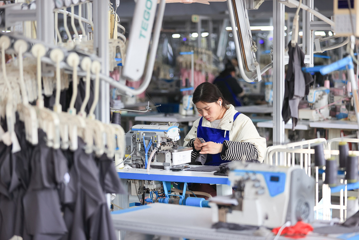 美国超市货架快空了，催单中国工厂补货