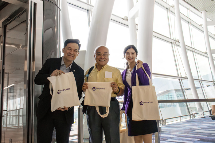 https://img2.jiemian.com/101/original/20250524/import_1748053158881920170012_a700xH.jpg https://img2.jiemian.com/101/original/20250524/import_1748053158881920170012_a700xH.jpg
