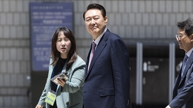 韩国大选后首次出庭，尹锡悦拒评选举结果
