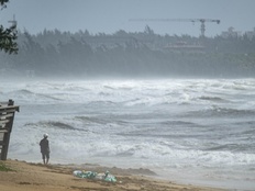 台风“蝴蝶”明日登陆：广东多地发白色预警，海南岛列车全部停运
