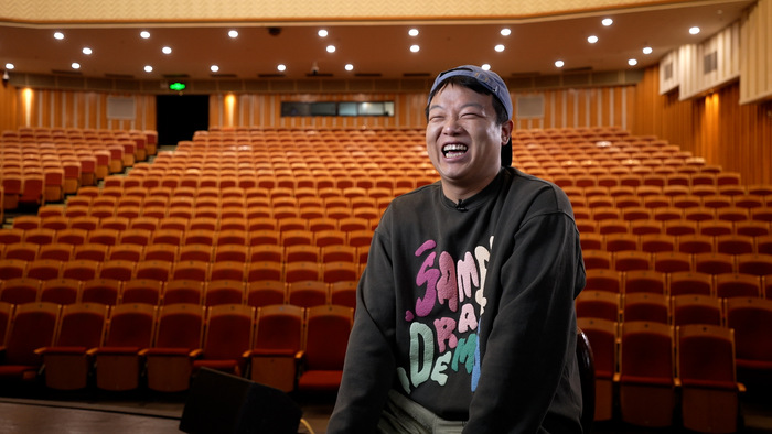 哈哈曹:我现在拼命巡演,就是怕脱口秀行业没有未来 | 进击的脱口秀演员⑥