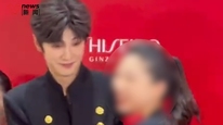 资生堂柜姐抱住男演员，疑当事人道歉称一时激动，大批粉丝反馈，资生堂正处理此事