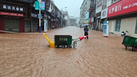 湖南桑植县降雨破历史极值：政府建议非必要不外出，提前储备生活用水