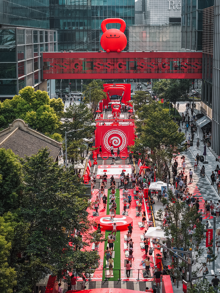 将魔都商圈化身运动场，lululemon想和用户们再近一些