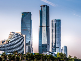 “地王”专业户建发下半年要以销定投控风险，灯塔项目将入市迎市场大考