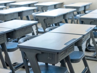 直通部委｜中小学生午休课桌椅“国标”出台 20省份实现生育津贴直接发至个人