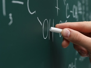 教育部：澄清涉师不实举报，严厉打击诋毁、污名教师等违法行为