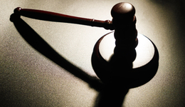 临聘人员为“挣面子”偷拍军事装备发家庭群，因泄密被判刑5年