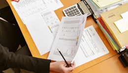 自掏腰包养基3年难逃清盘命运，华宝基金“偏科”的战略之困