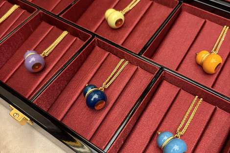 被金价牵着走的老铺黄金,还远远不是一个奢侈品牌