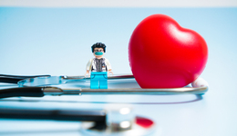 直通部委|医务人员互联网健康科普负面清单发布 前10月货物贸易进出口同比增长3.6%