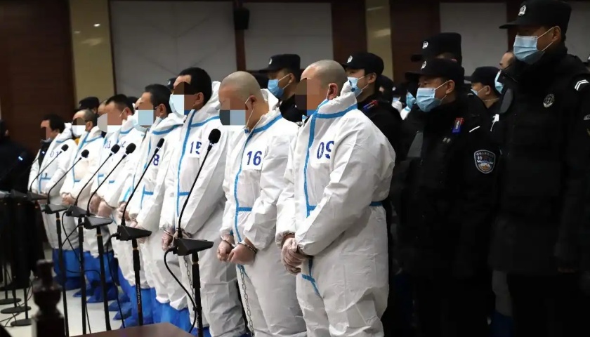 “黑老大”行贿超1100万，市公安局长和政法委书记都成为其“保护伞”