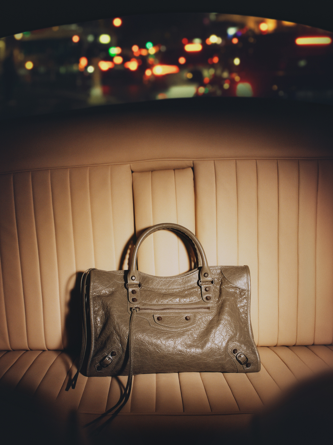 巴黎世家发布新创意总监首支广告,GARCON BY GARCON首开线下店|是日美好事物