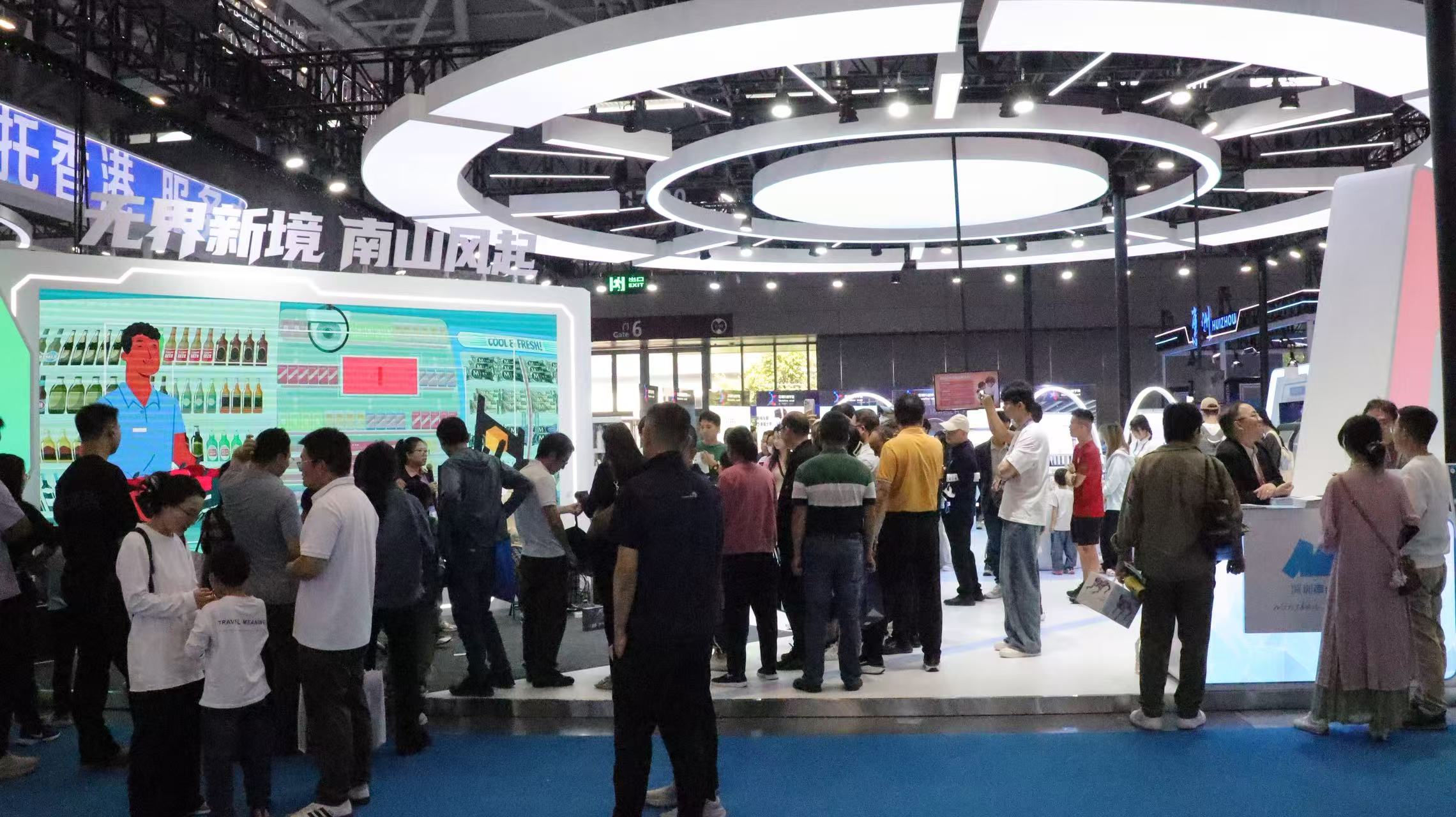 深圳南山区在高交会上展示“创业生产线”