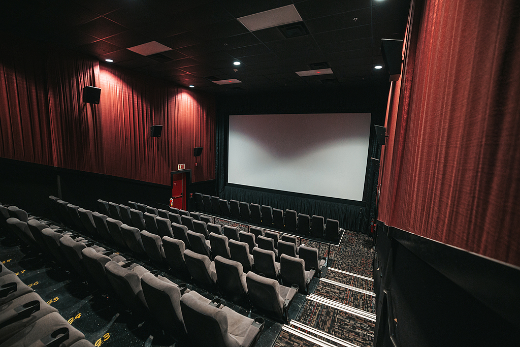 高市错误言论持续波及日本各领域，多部电影暂停在华上映