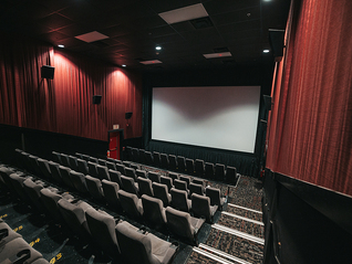 高市错误言论持续波及日本各领域，多部电影暂停在华上映