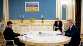 泽连斯基与美方讨论新和平方案,“28点”计划要求乌克兰承诺不加入北约