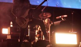 两极分化，音乐节在县城“野性重生”