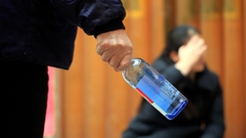 重庆通报52岁女子遭家暴勇敢维权:施暴者犯故意伤害罪被判拘役