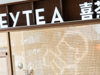 喜茶手绘定制杯贴走红，闲鱼代画师忙接单，5-25元价格不等