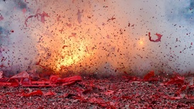 地方新闻精选 | 安徽亳州销毁烟花爆竹致4人受伤 湖南双峰通报恋人结婚前日先后坠亡