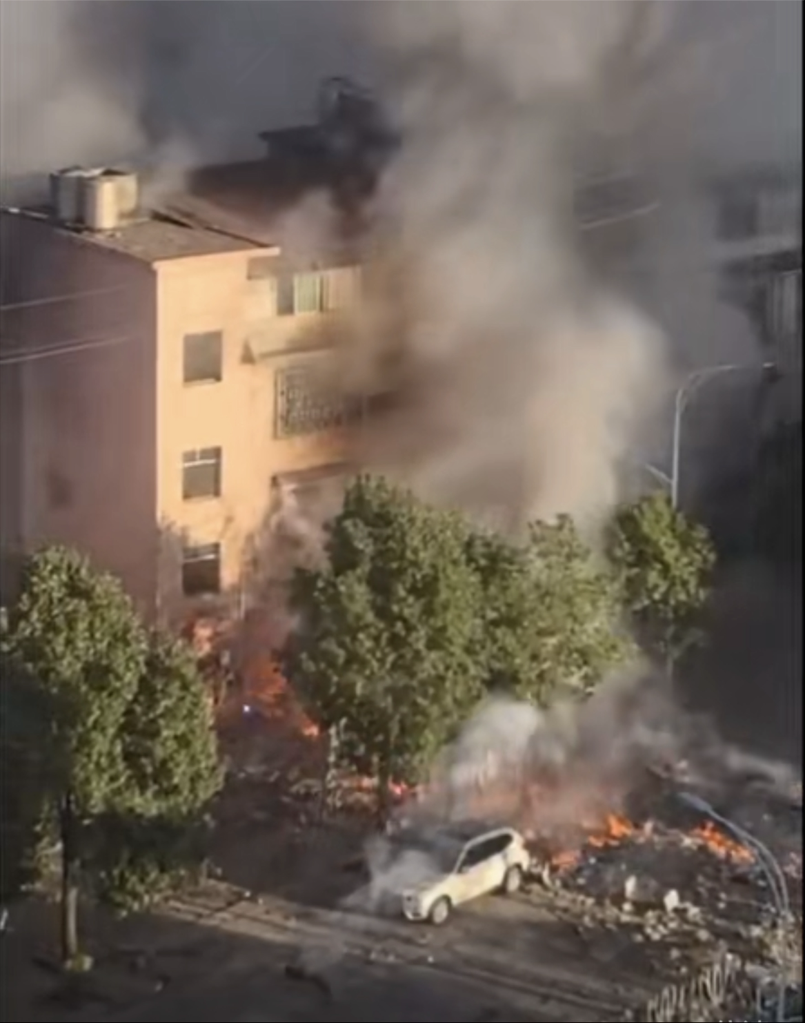 快手短视频:星巴克星礼卡回收-追踪｜亲属：实名举报多个官员的郴州市烟花店主已离世，贷款数百万囤货后多次被要求关店