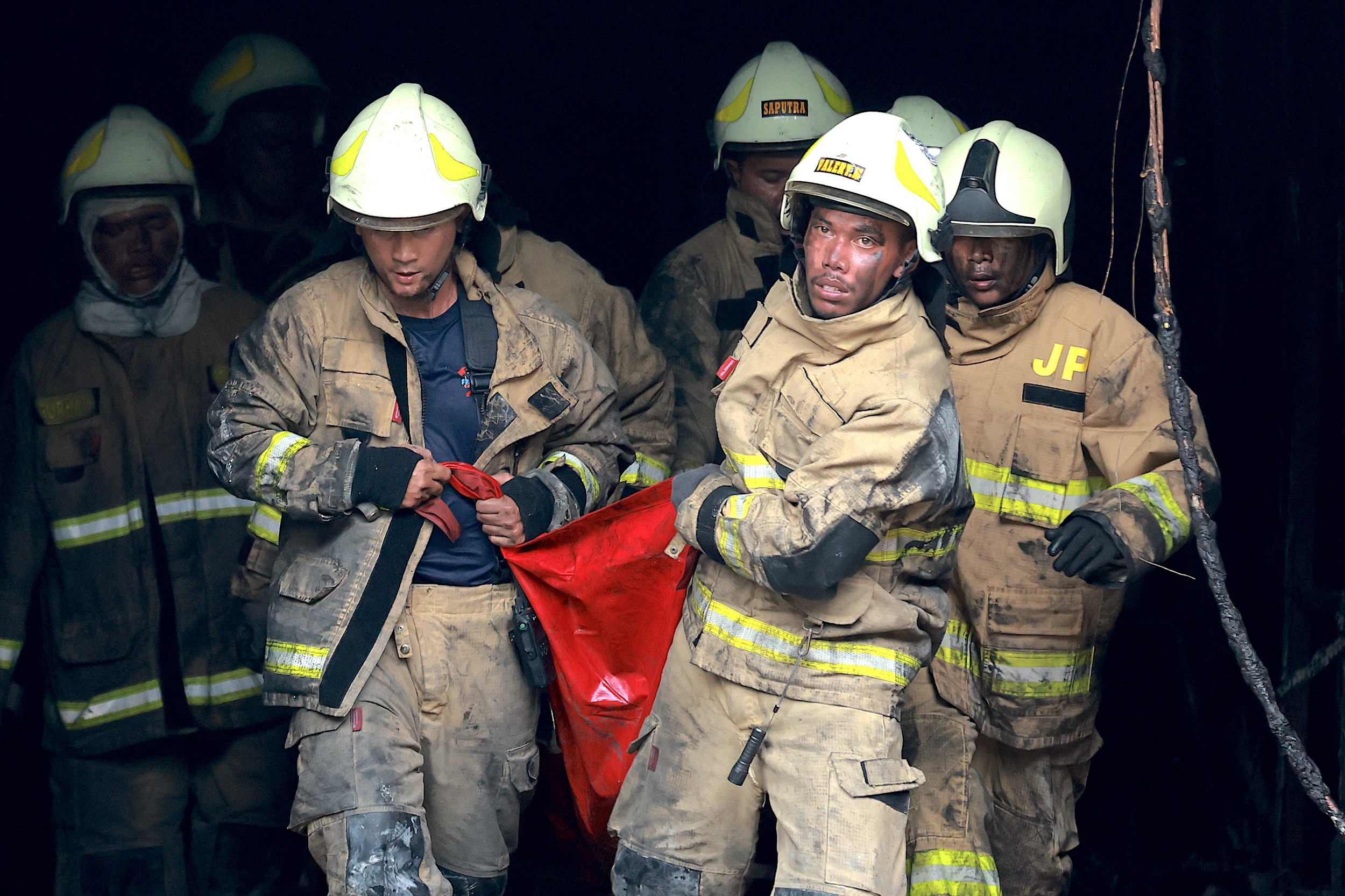 百家号:瑞祥全球白金卡-或由无人机电池短路引发，印尼一商场大火已致22人遇难