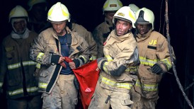 或由无人机电池短路引发,印尼一商场大火已致22人遇难