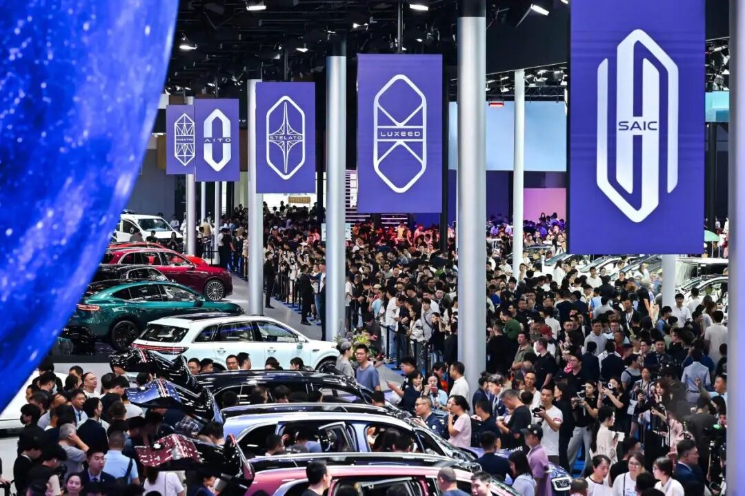 电厂,新势力造车掀起科技革命——芯片、机器人与AI眼镜的新故事