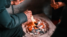 应急管理部：今冬寒潮强降温事件频繁，使用“土暖气”取暖需加强通风