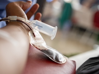 我国献血法时隔27年拟首次修订，献血年龄上限调整至65岁