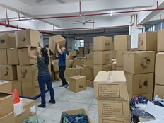 150万的服装，美国人付50万空运费急要！