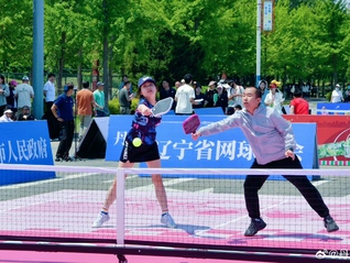 年轻人玩起匹克球，打开一个亿级消费市场