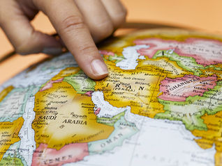 关税命运待决之际，特朗普又下令对伊朗所有贸易伙伴加收25%关税