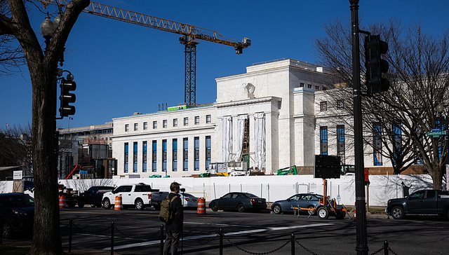 鲍威尔遭刑事调查，美财经高官集体批评：对经济运行极为不利