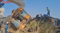 泰國在建鐵路發(fā)生事故，起重機(jī)砸中行駛列車，已致10死多傷