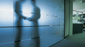 海外项目中大额受贿,境外调查取证涉及10个国家和地区,反腐大片揭露李勇跨境腐败案