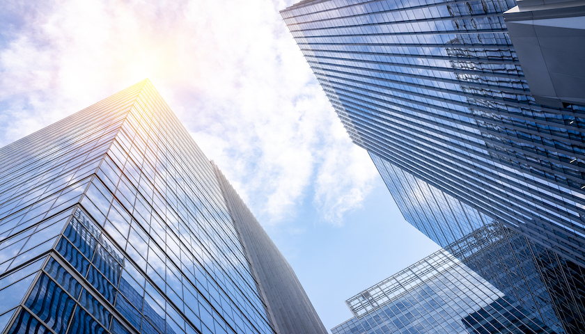 百亿预亏、仲裁施压，华夏幸福站在退市边缘