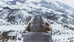 羽绒服集体卖上千元，背后最大赢家竟是鄱阳湖？