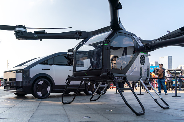 何小鹏;打飞的;去年会;小鹏飞行汽车;今年上市;售价不超200万