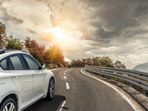 汇川技术跌超2%，预计Q1净利润上限同增8%！新能源汽车ETF（516390）近60日吸金超1.4亿元