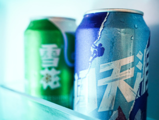 首次披露白酒業績的華潤啤酒上半年營收增13.6%，毛利靠中高端啤酒產品帶動
