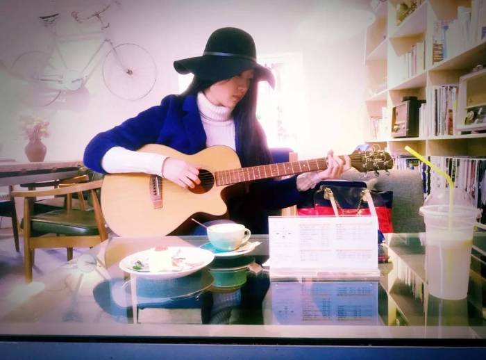 大冰笔下的丽江歌手阿明:我是富有的,我有音乐和爱情