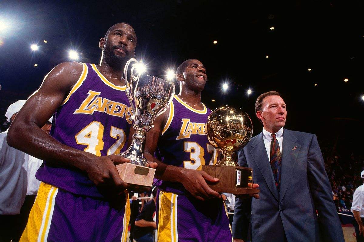 湖人管理层变动分析_湖人魔术师约翰逊接管篮球运营总裁_湖人解雇乔伊-巴斯和杰西-巴斯 重组运营部