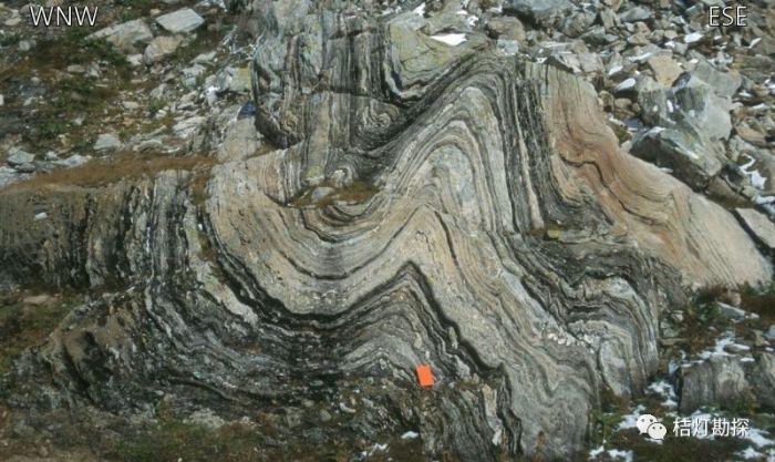 安山岩野外地质描述图片