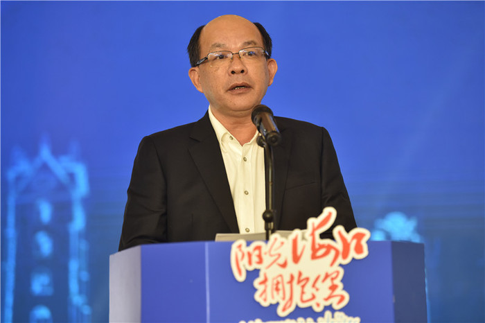 海口市人民政府副市长冯鸿浩