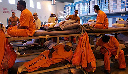关押200万囚犯的监狱，才是美国疫情的“最大炸弹”