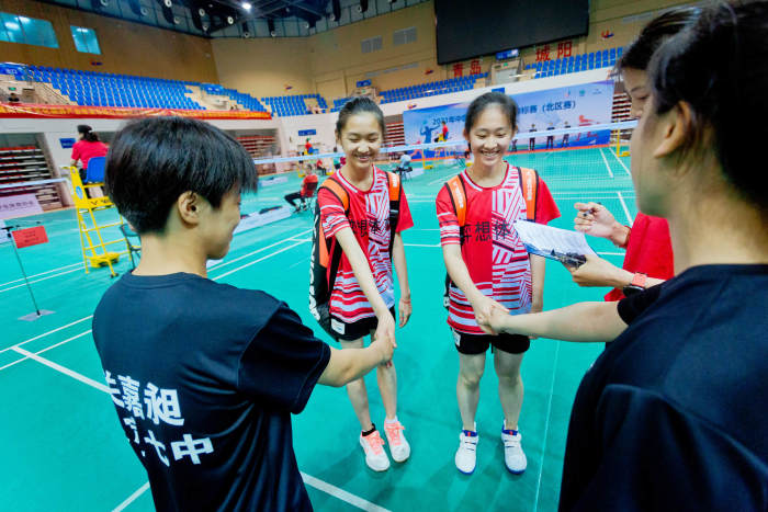 国字号 中学生羽毛球锦标赛在青岛城阳举行 界面新闻